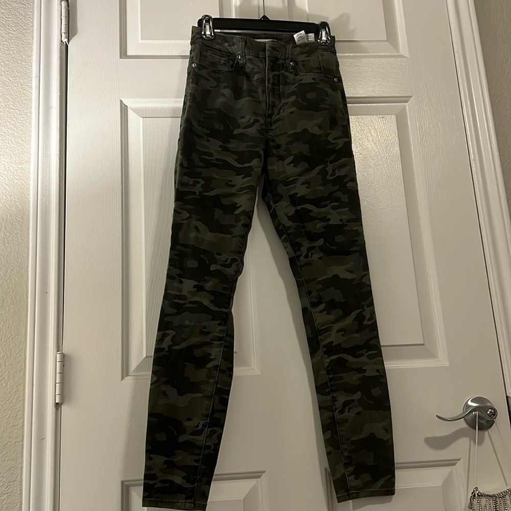 Good American Camouflage Jeans